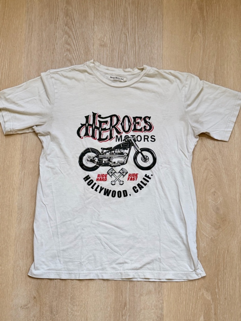 Hero’s motors beige Tee
